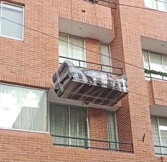 subir muebles por fachada